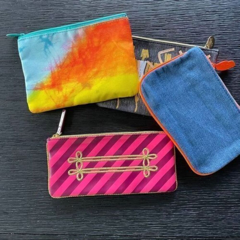 MAC Make-up Pouch Cosmetic 4 pieces-Bag BUNDLE
